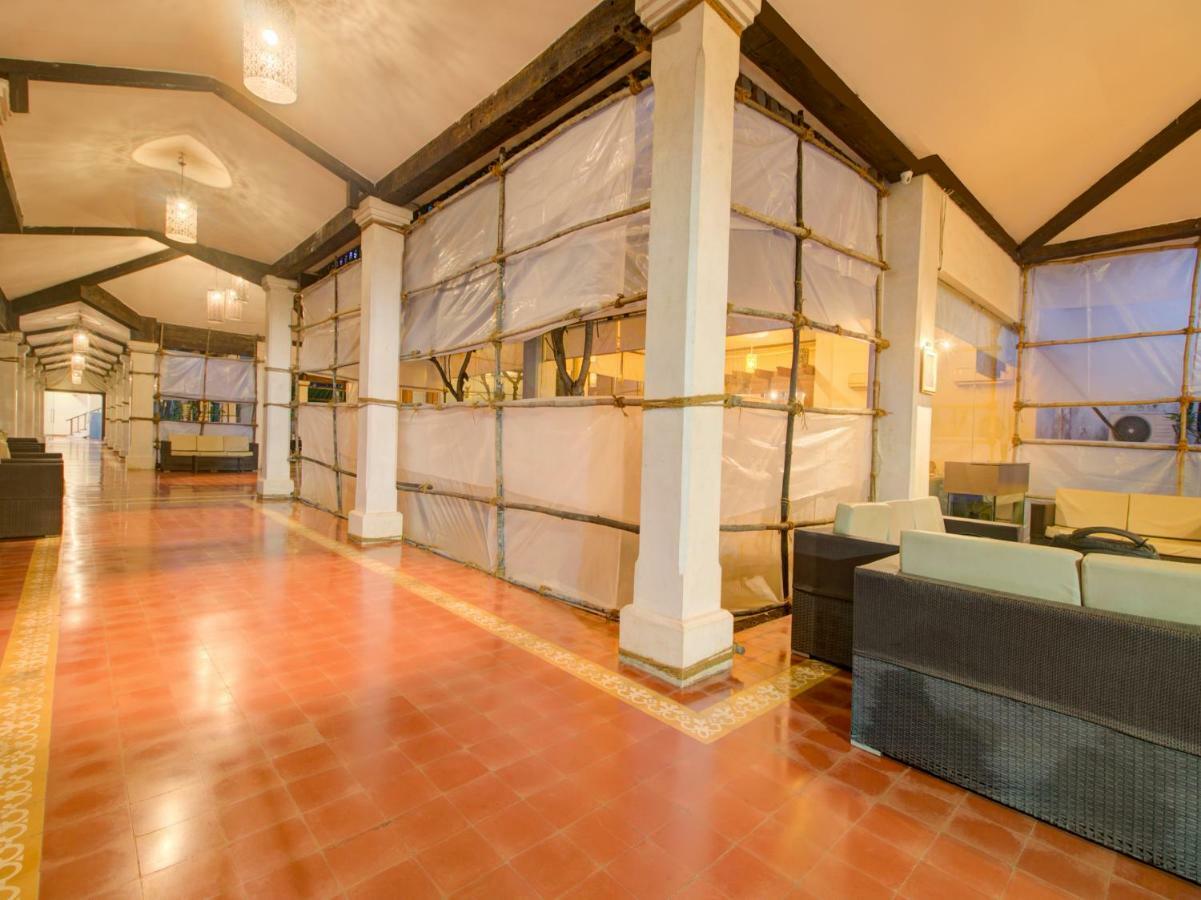 Capital O 36727 Plush Retreat Dive Exterior photo